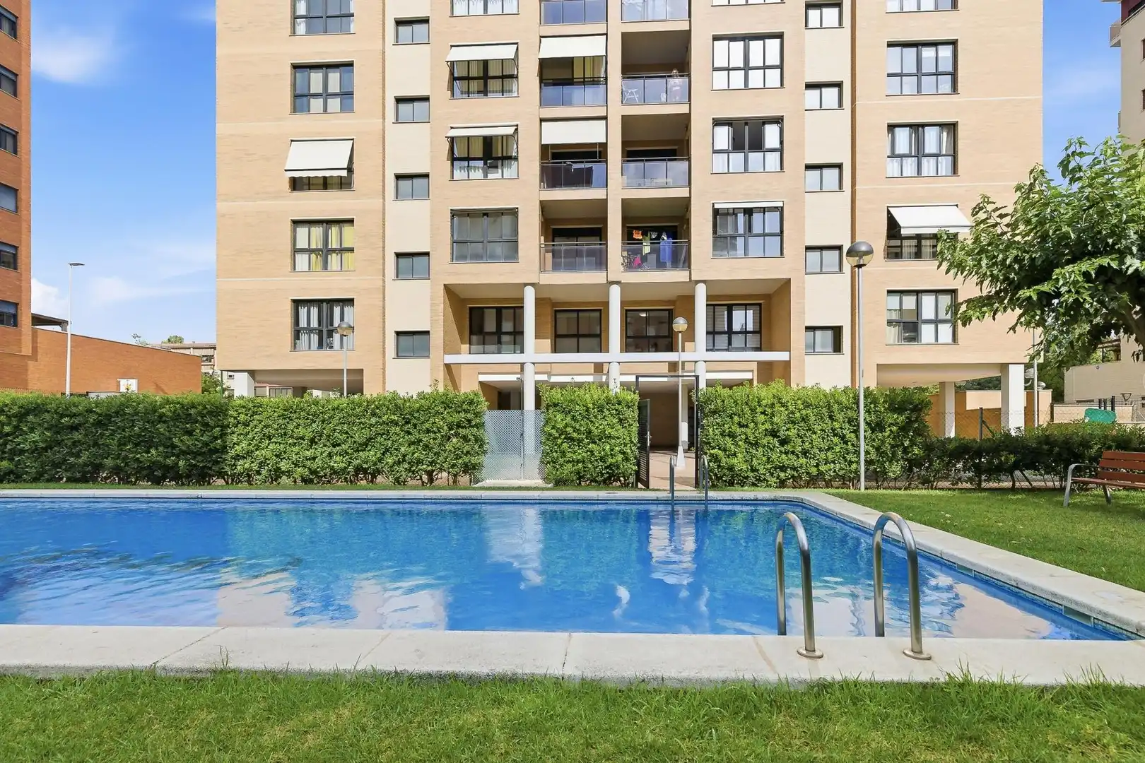 Piscina de Pis en venda en Castellón de la Plana / Castelló de la Plana amb Aire condicionat, Jardí privat i Balcó