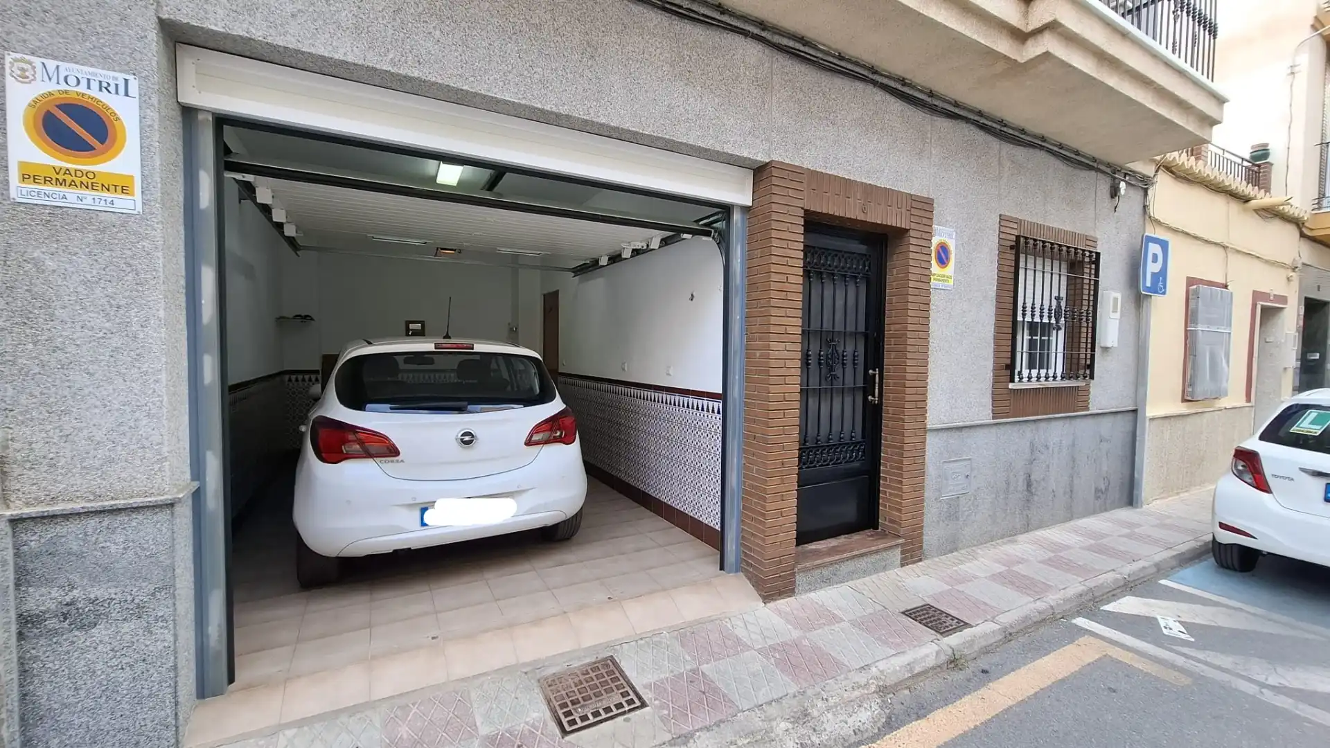 Aparcament de Casa o xalet en venda en Motril amb Aire condicionat, Terrassa i Traster