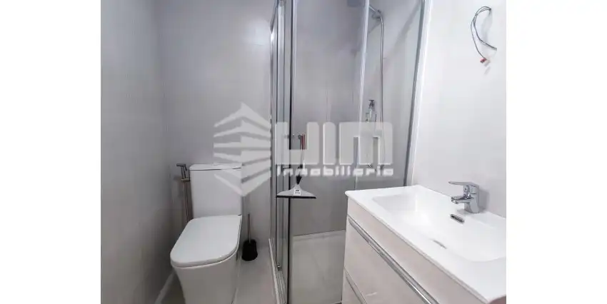 Flat for rent in DEL TRABAJO, Avenida de Abril - 9 de Octubre