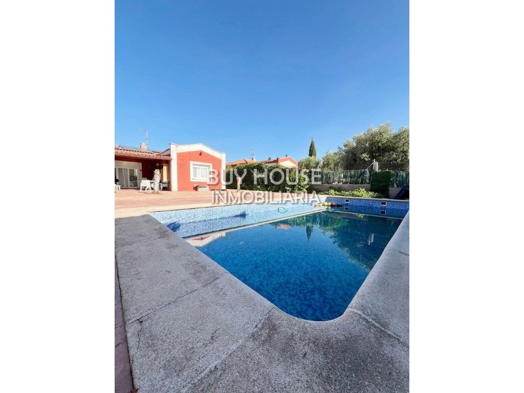 Exterior view of House or chalet for sale in Palomeque