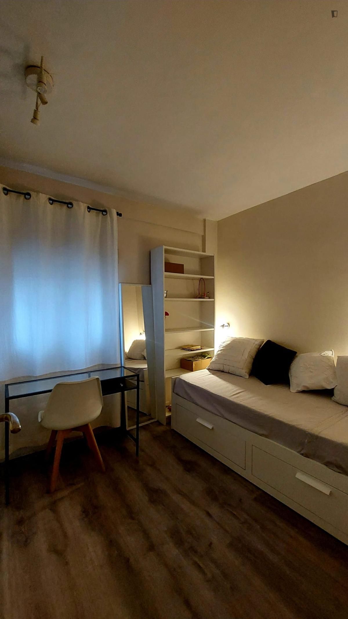 Dormitori de Apartament per a compartir en Alcobendas amb Aire condicionat, Calefacció i Moblat