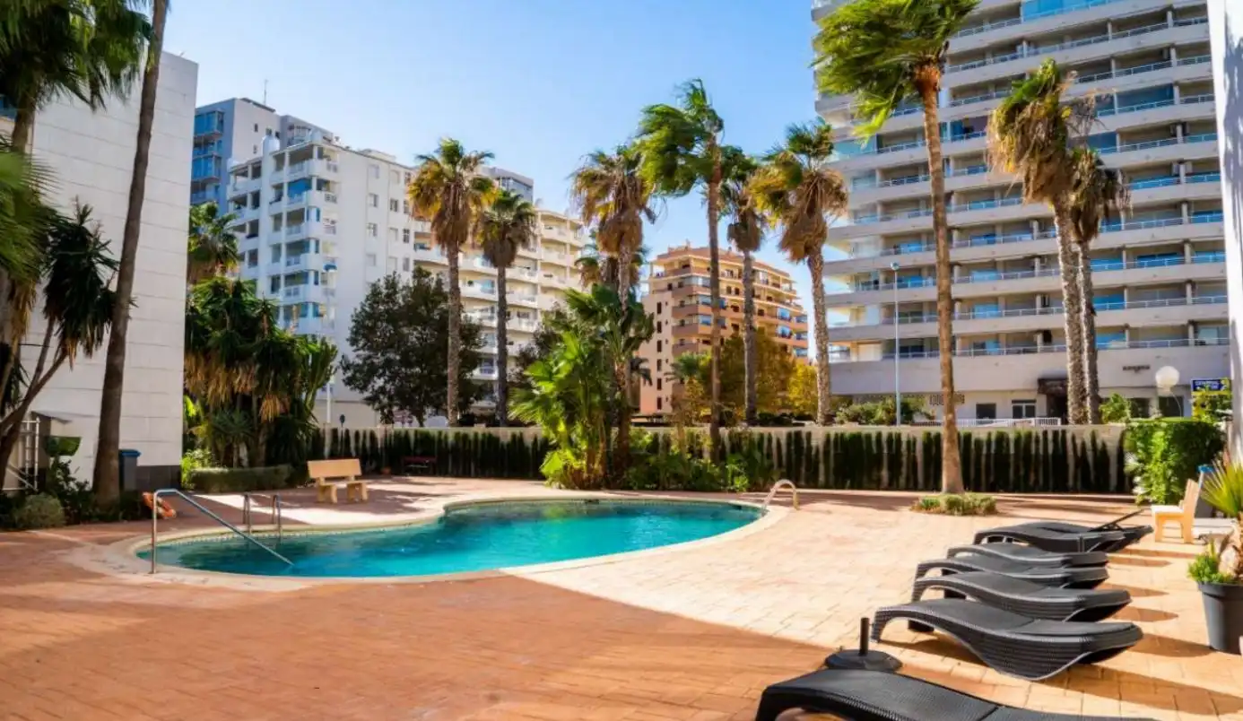 Piscina de Apartamento en venta en Calpe / Calp con Aire acondicionado, Calefacción y Jardín privado