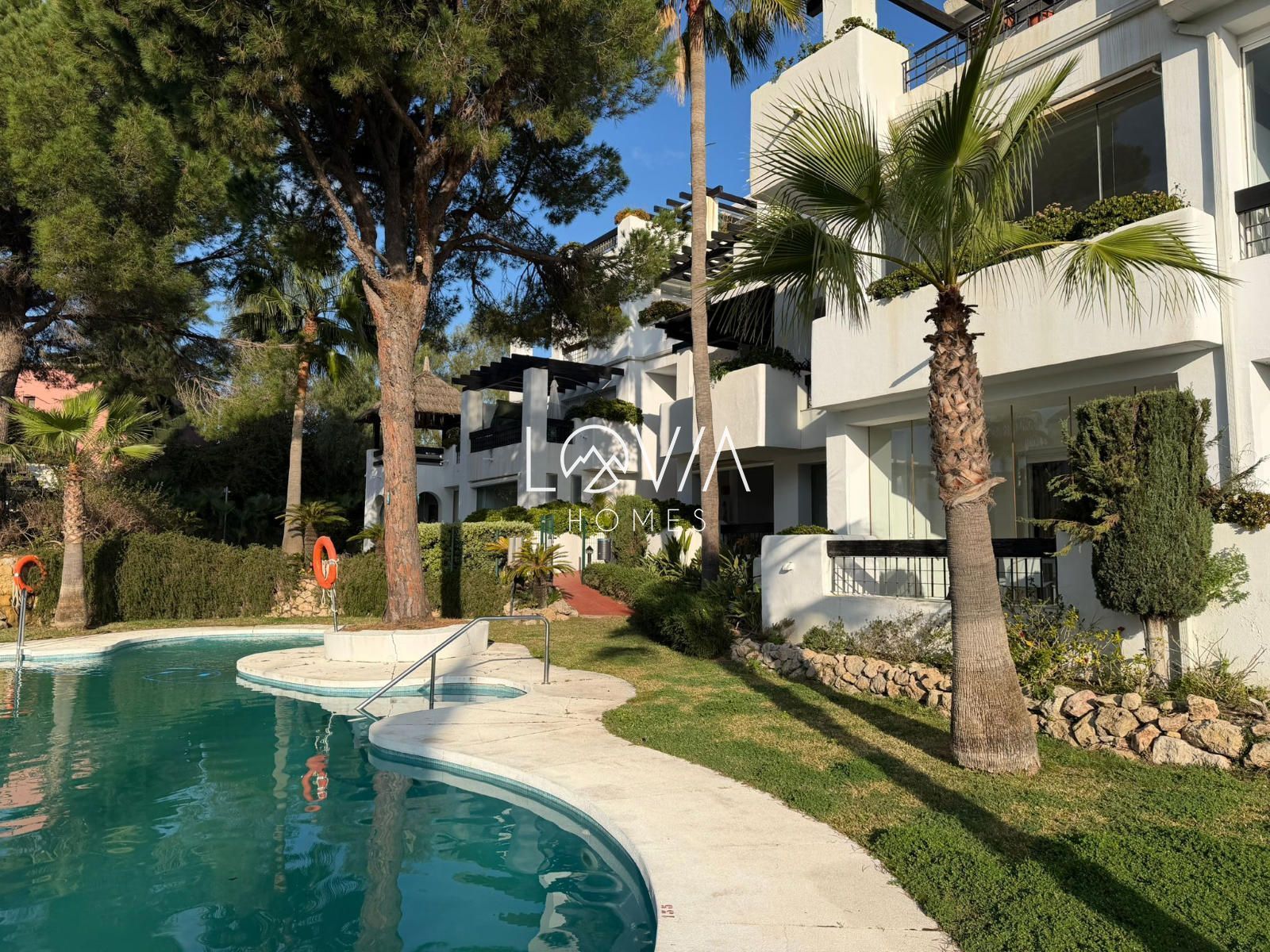 Vista exterior de Ático en venta en Marbella con Aire acondicionado, Terraza y Trastero