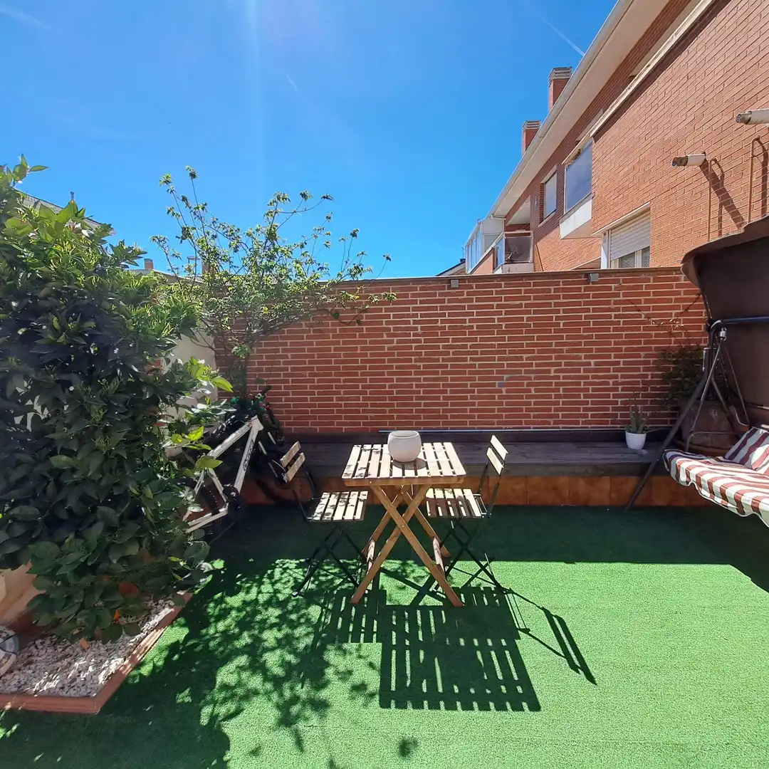 Terrassa de Casa adosada en venda en Valdemoro amb Calefacció i Jardí privat