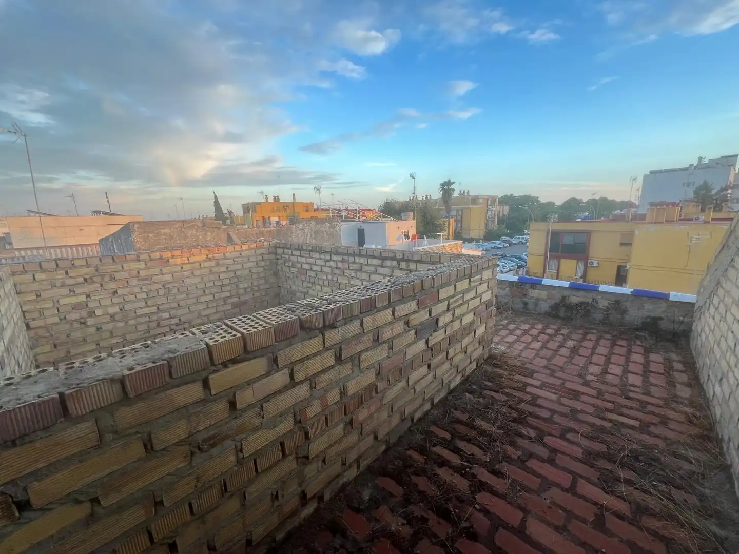 Vista exterior de Dúplex en venta en Coria del Río