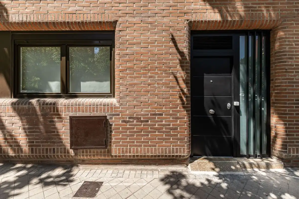 Vista exterior de Planta baixa en venda en Madrid amb Aire condicionat, Calefacció i Traster
