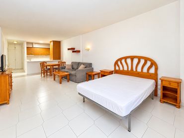 Piso con piscina en venta en Avenida Gamonal 10