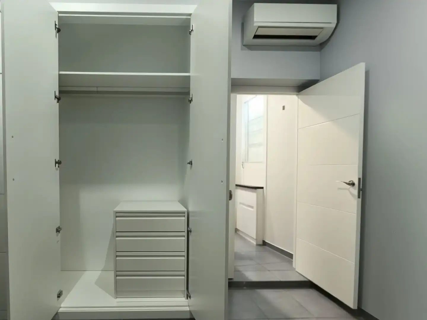Schlafzimmer von Wohnung zur Miete in Madrid mit Klimaanlage, Heizung und Möbliert