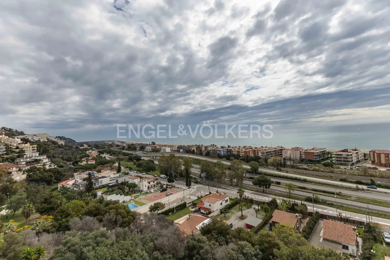 Außenansicht von Maisonette zum Verkauf in Sitges mit Klimaanlage, Heizung und Terrasse