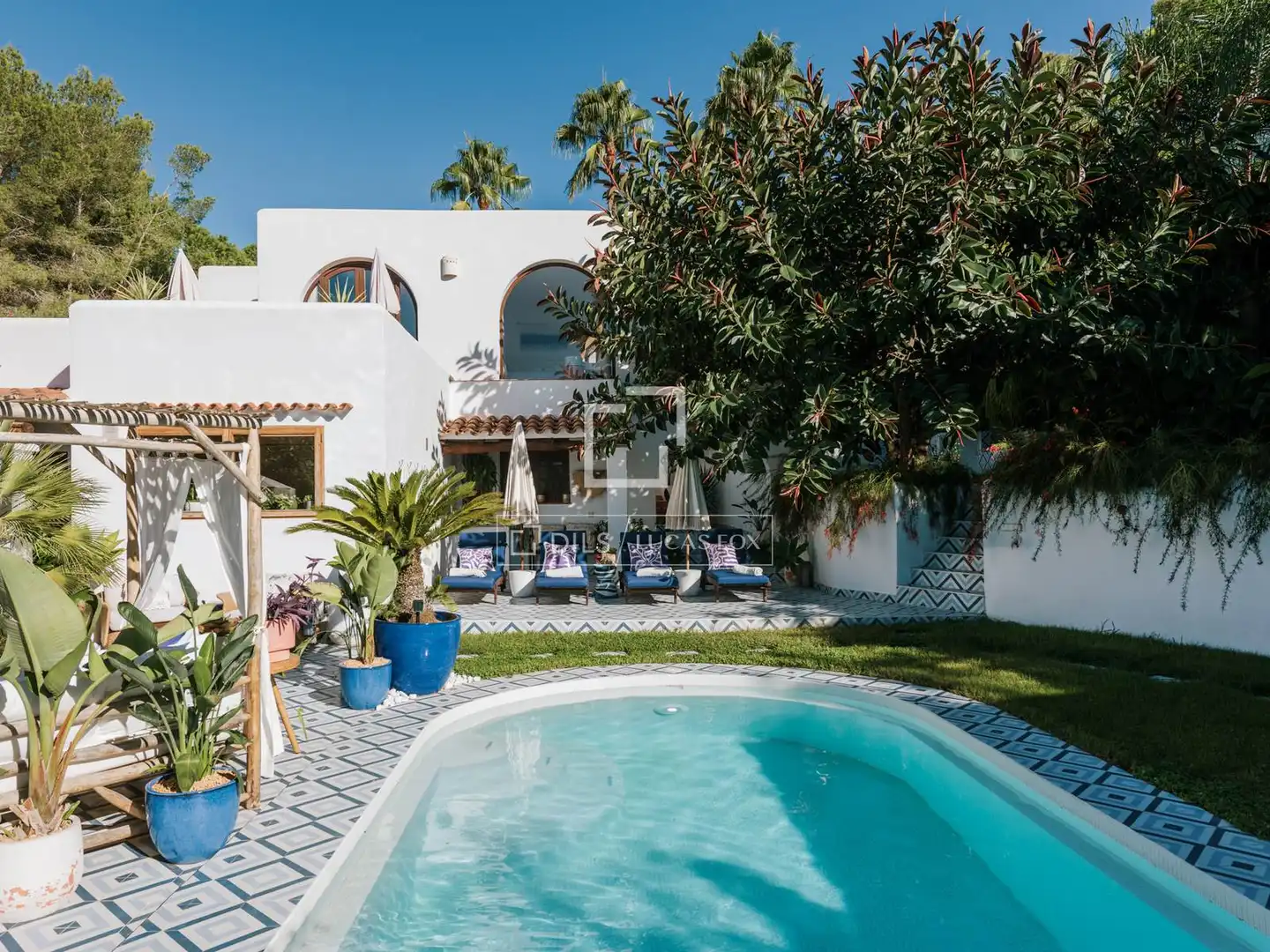 Piscina de Casa o xalet en venda en Santa Eulària des Riu amb Aire condicionat, Calefacció i Jardí privat