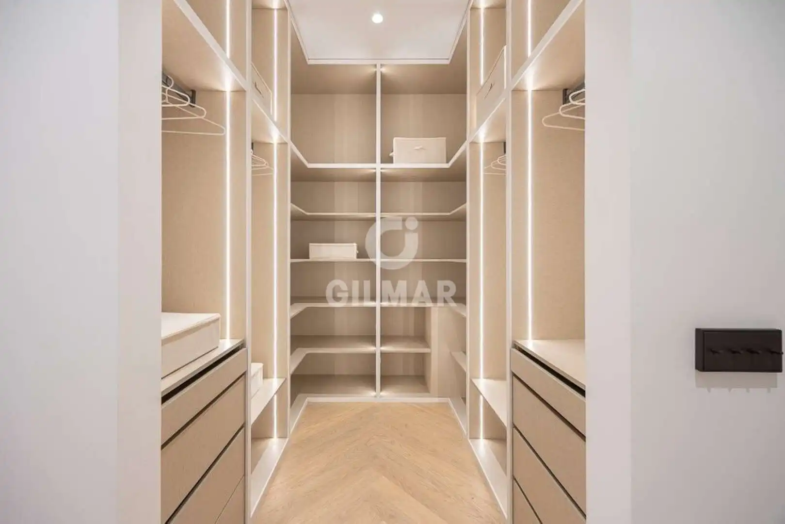 Habitación de Piso en venta en Madrid con Calefacción y Balcón