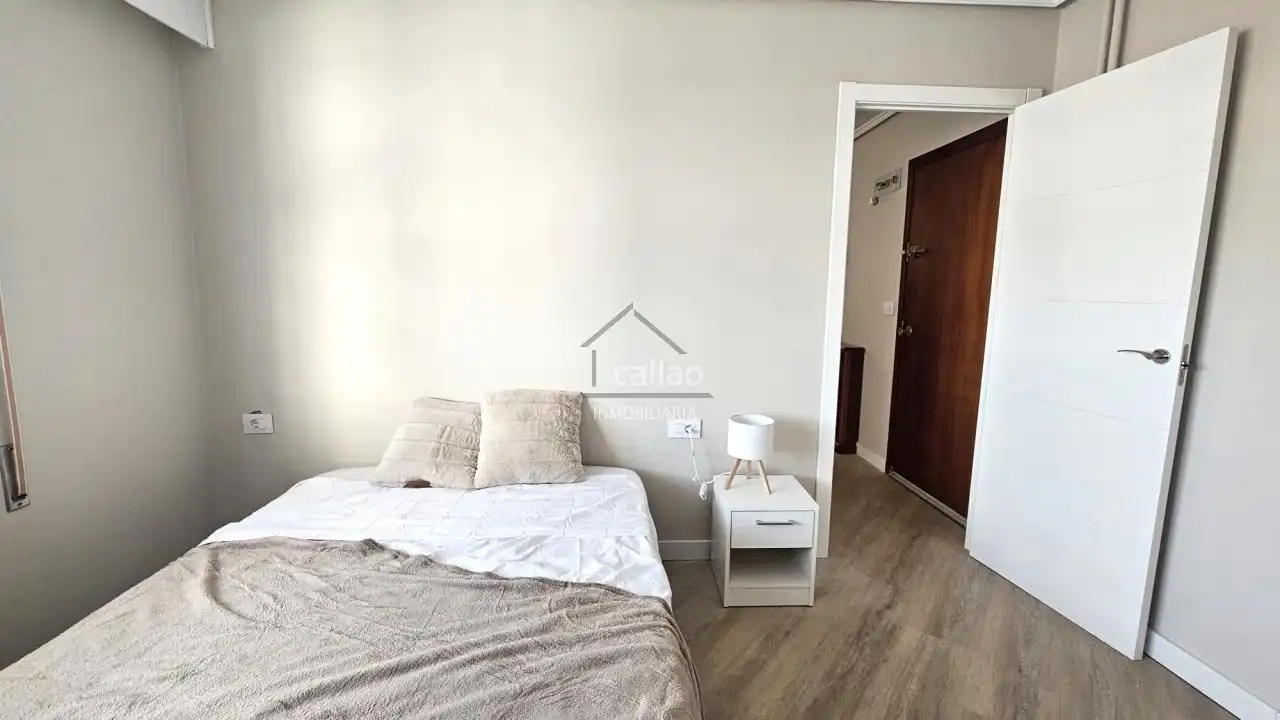 Habitación de Piso para compartir en Ferrol con Calefacción y Amueblado