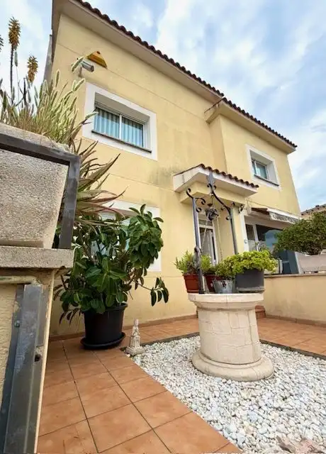 Vista exterior de Casa o chalet en venta en Banyeres del Penedès con Aire acondicionado, Calefacción y Terraza