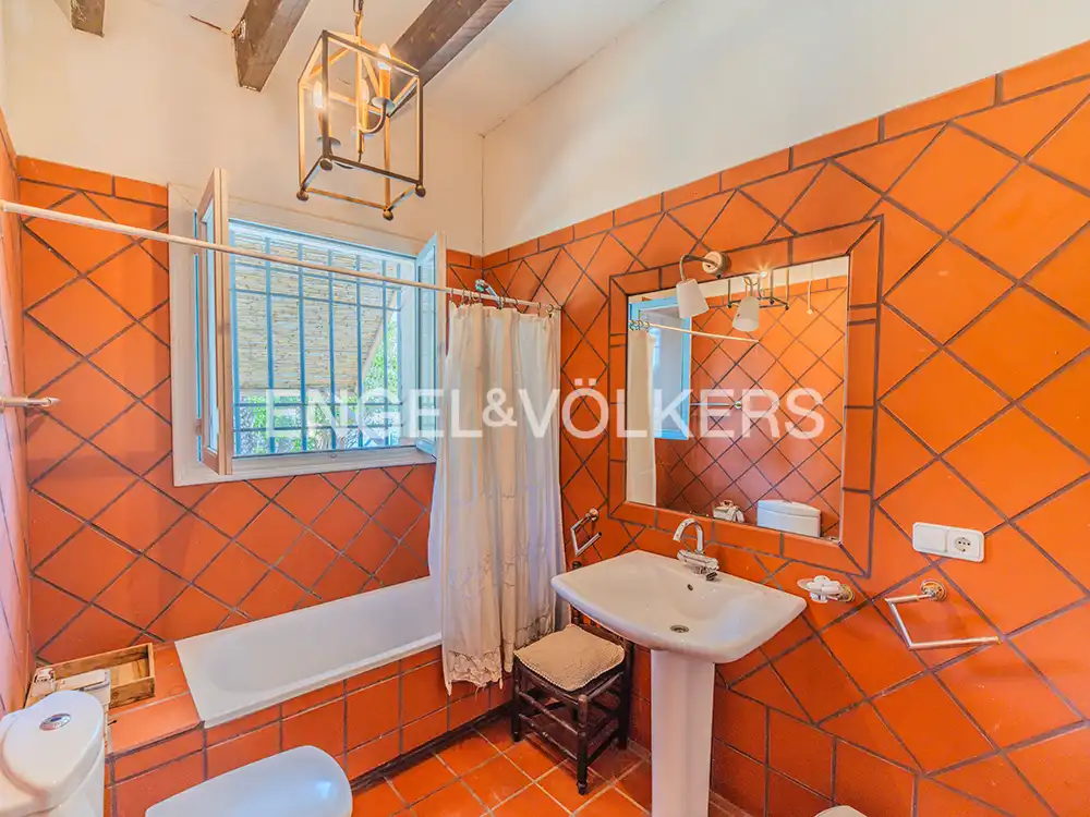 Bany de Casa o xalet en venda en Elche / Elx amb Calefacció, Jardí privat i Terrassa