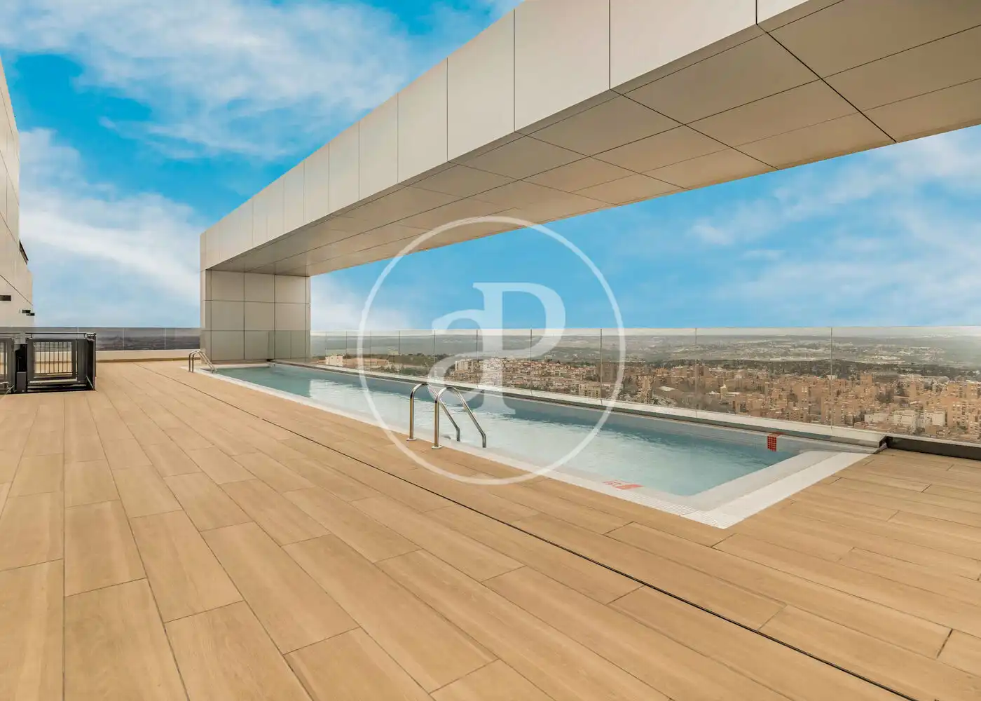 Swimming pool of Flat for rent in Madrid  with Air Conditioner, Heating and Furnished