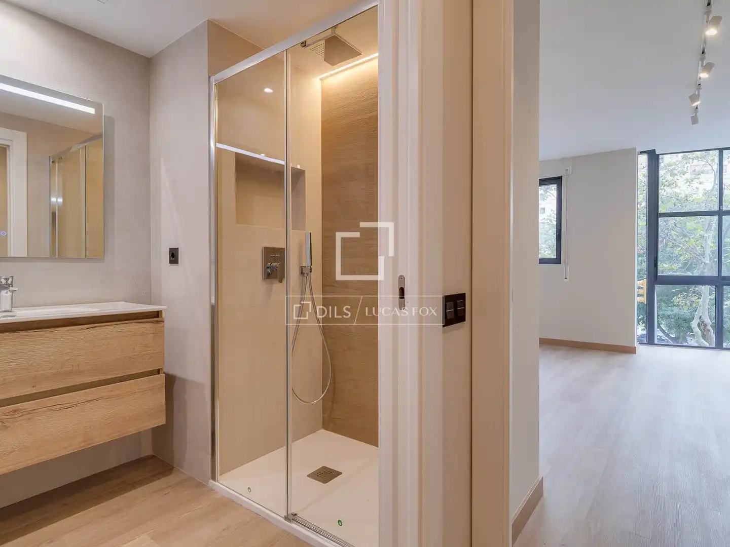 Bathroom of Flat for rent in Barcelona  with Air Conditioner and Parquet flooring