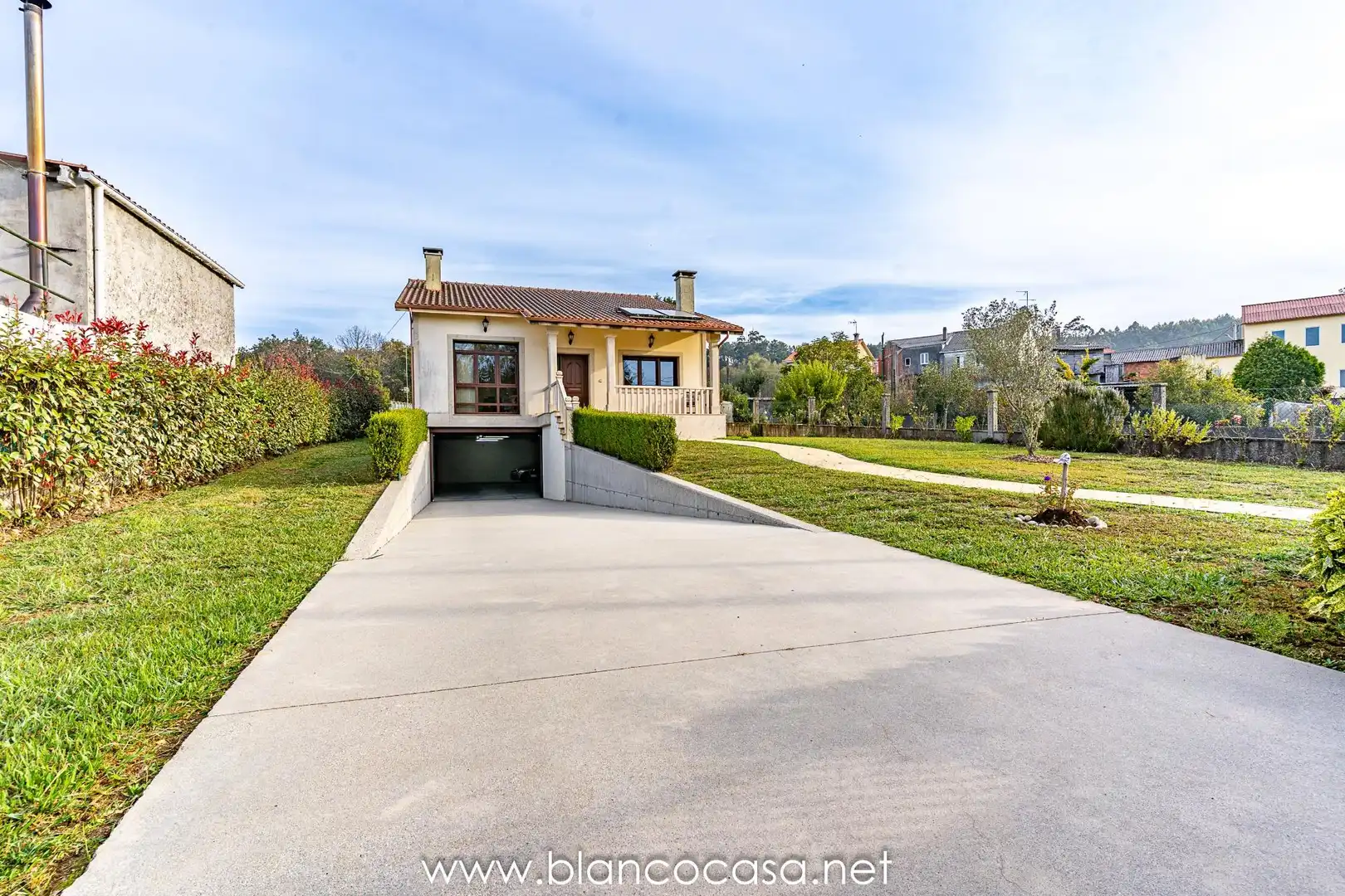 Vista exterior de Casa o chalet en venta en Carballo con Calefacción, Trastero y Amueblado