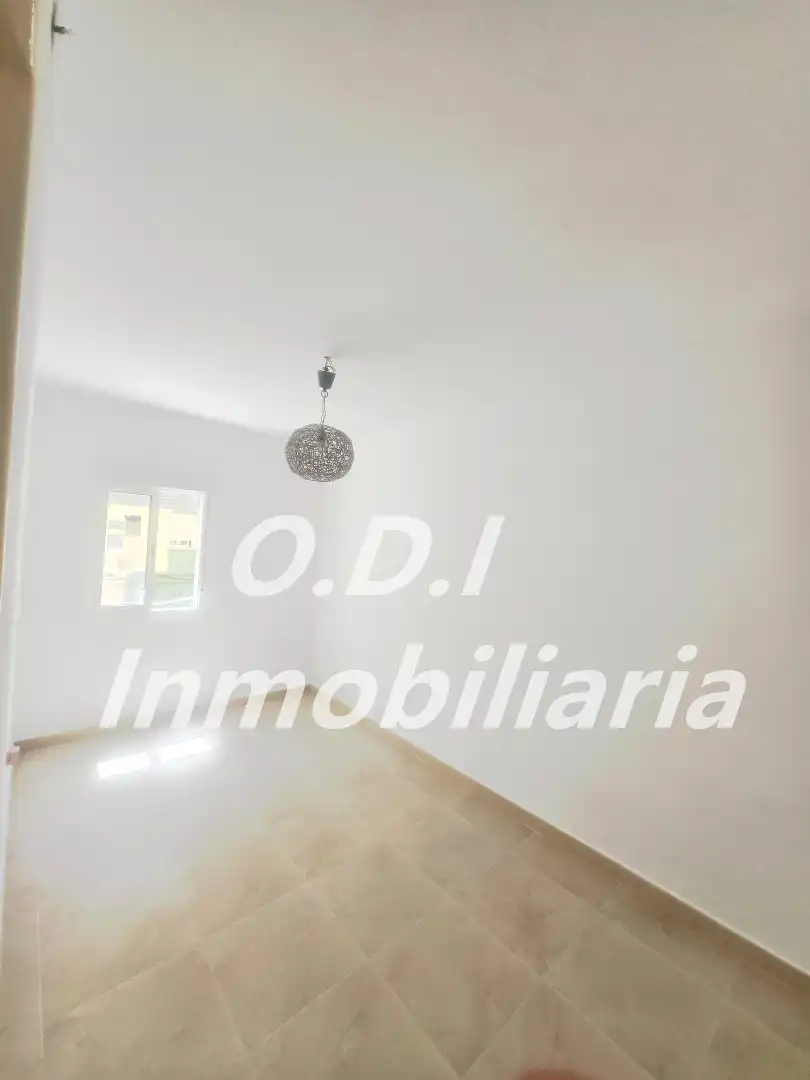 Dormitori de Pis en venda en La Línea de la Concepción amb Traster i Alarma