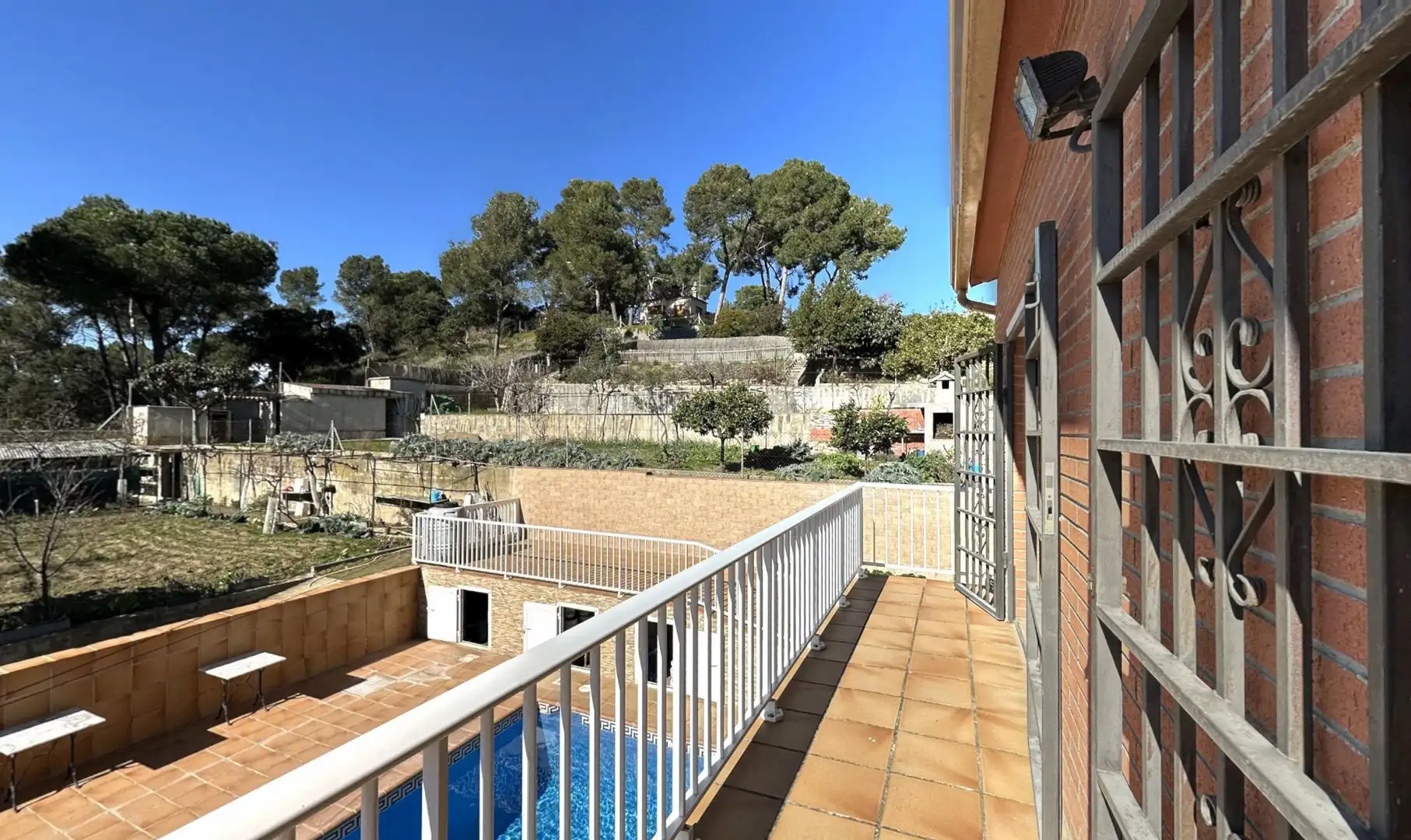 Vista exterior de Casa o xalet en venda en La Roca del Vallès amb Calefacció, Jardí privat i Terrassa