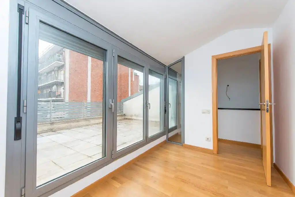 Piso en venta en Carrer Moianès, Hostal