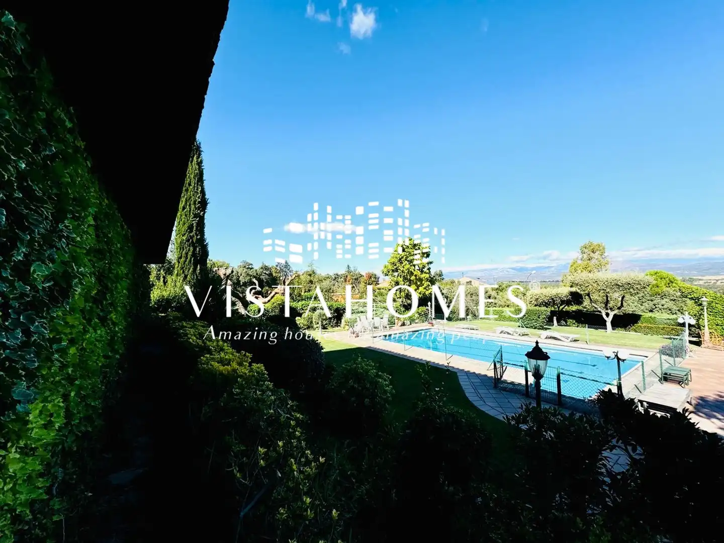 Vista exterior de Casa o xalet en venda en Ciudalcampo amb Aire condicionat, Calefacció i Jardí privat
