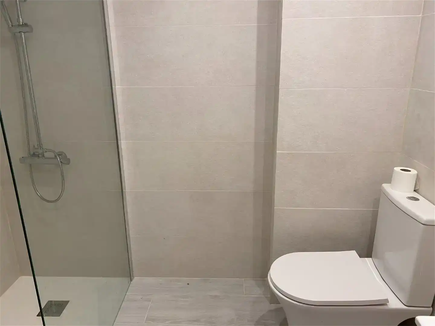 Badezimmer von Wohnung zum Verkauf in Castell d'Aro, Platja d'Aro i s'Agaró mit Balkon
