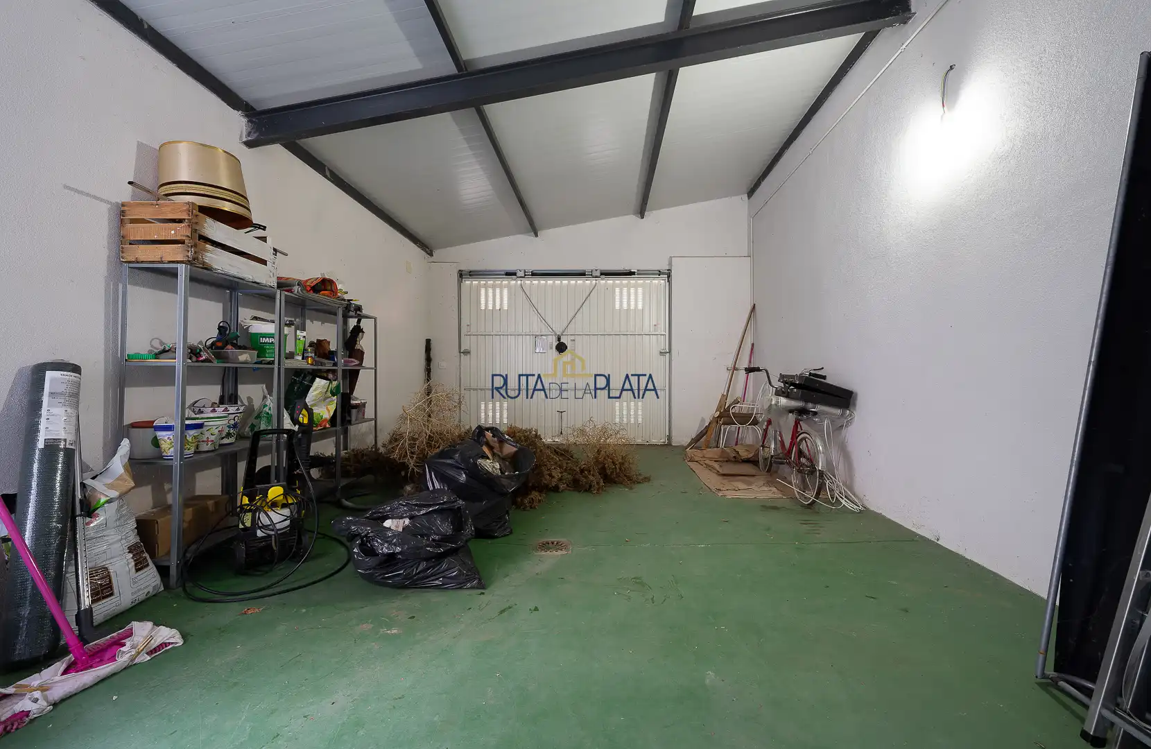 Casa adosada en venta en Roales con Calefacción, Jardín privado y Alarma