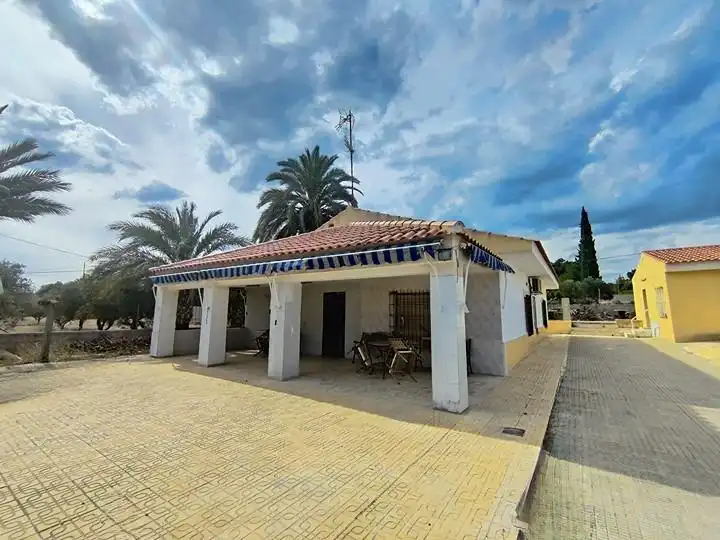 Vista exterior de Casa o xalet en venda en Alicante / Alacant amb Calefacció, Jardí privat i Terrassa
