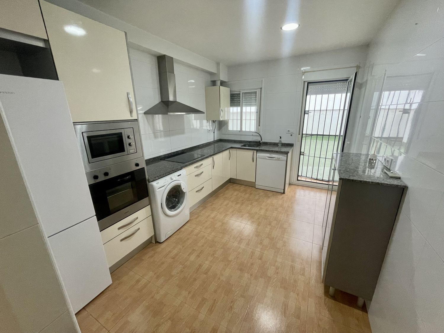 Kitchen of Flat to rent in  Sevilla Capital  with Air Conditioner