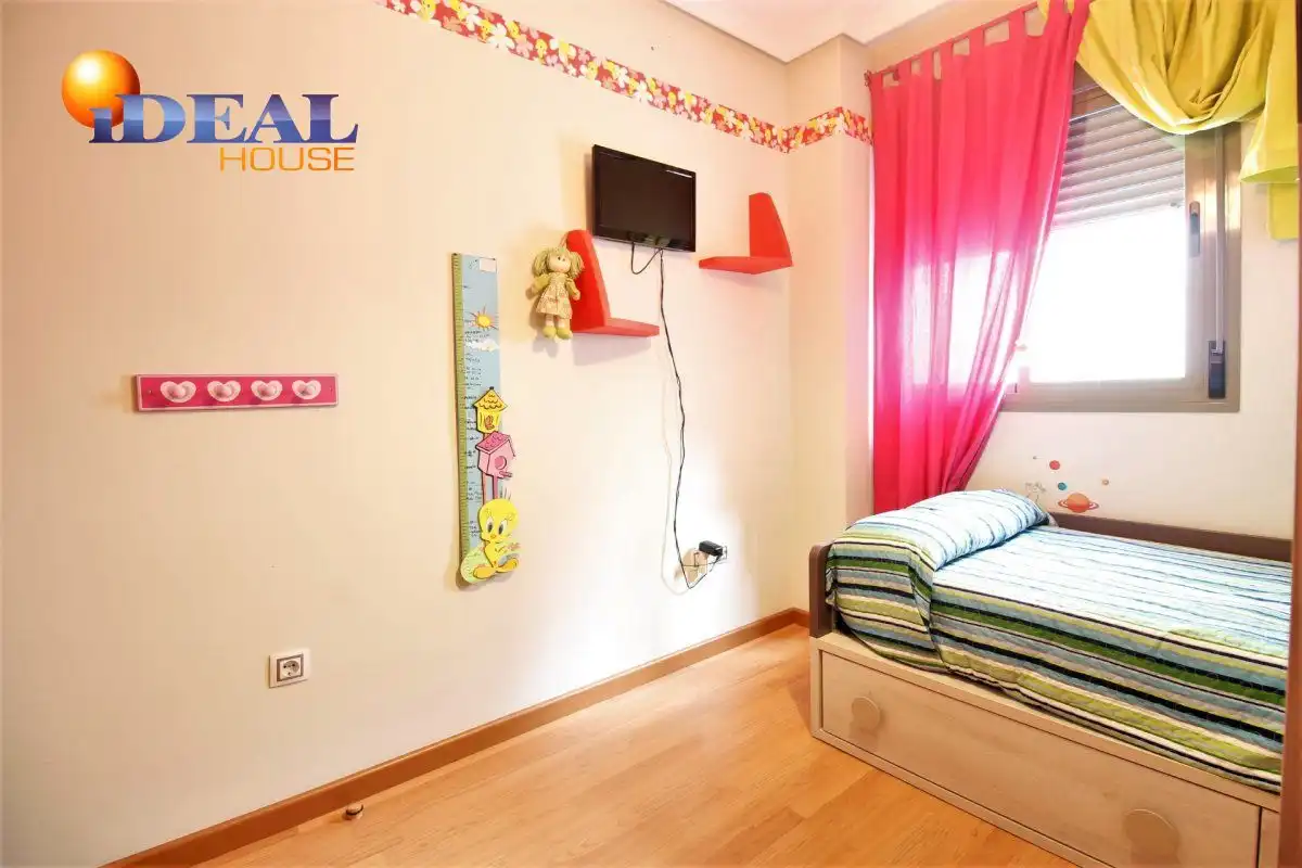 Bedroom of Flat for rent in Maracena  with Heating, Terrace and Furnished