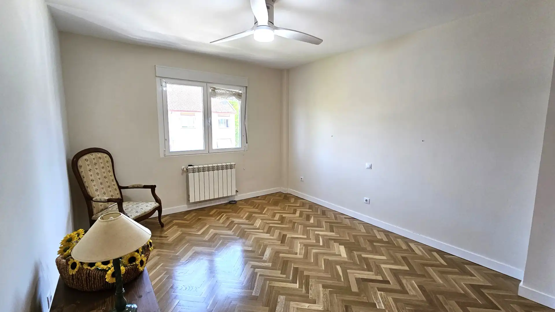Dormitori de Casa adosada en venda en Las Rozas de Madrid amb Calefacció, Jardí privat i Parquet