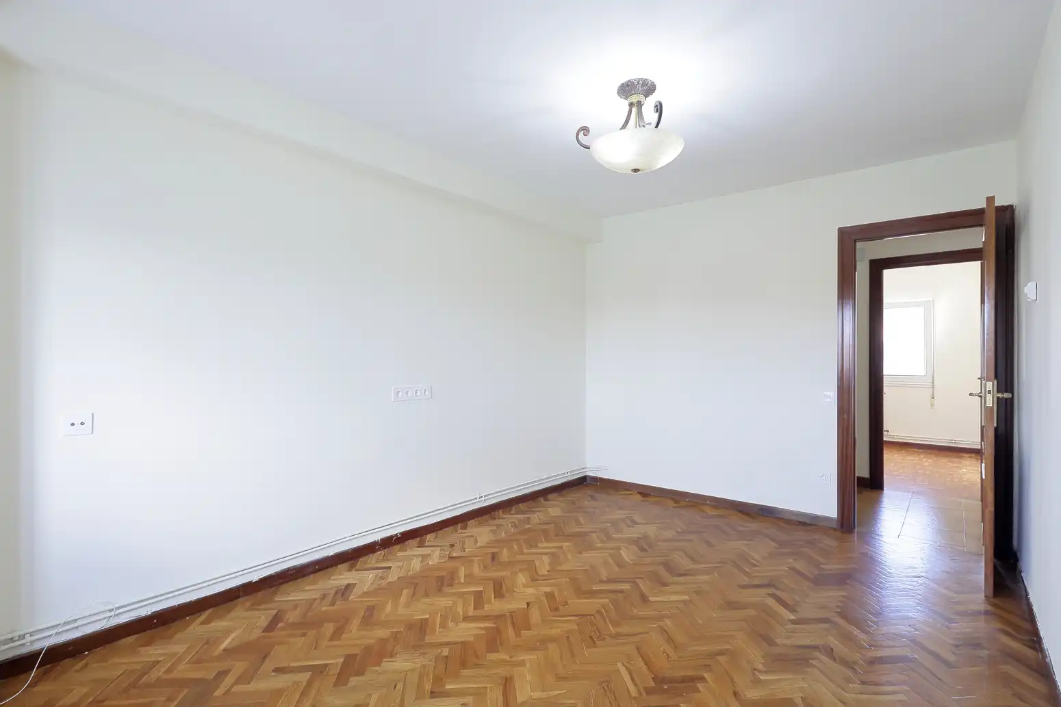 Dormitori de Pis en venda en Gijón  amb Calefacció, Parquet i Terrassa