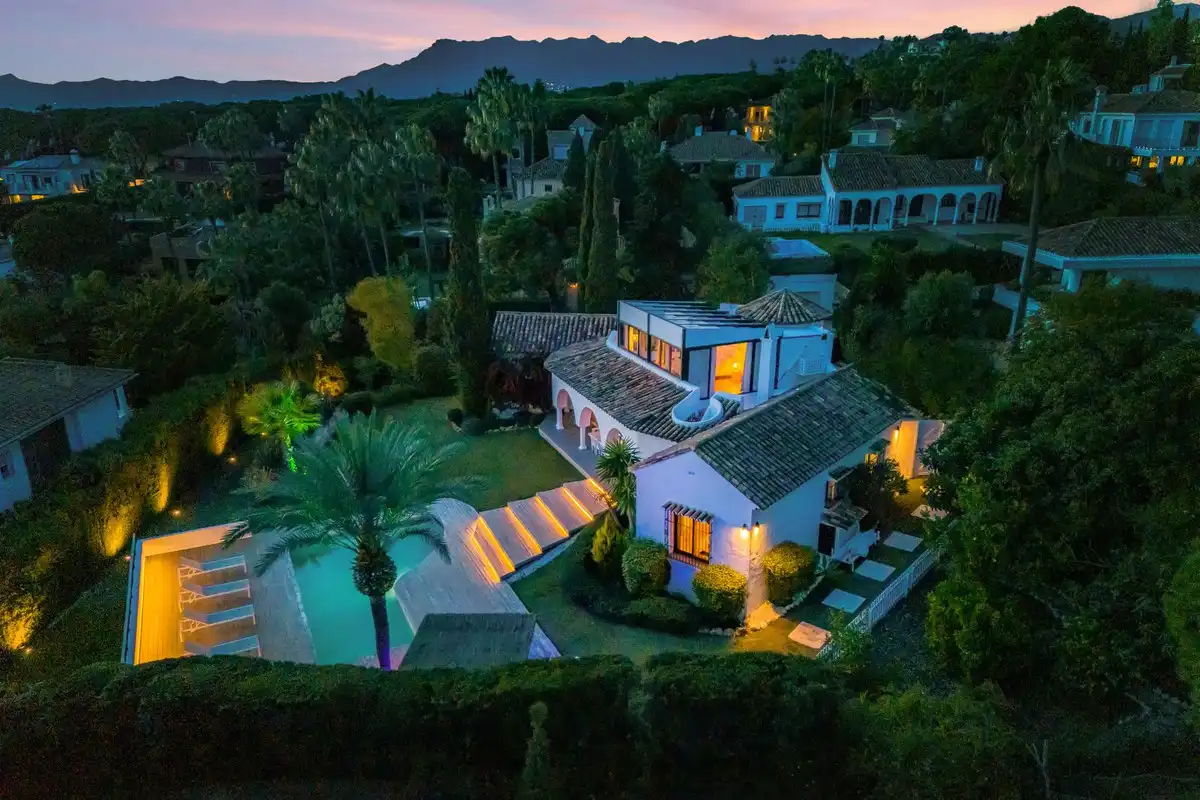 Vista exterior de Casa o chalet en venta en Marbella con Piscina