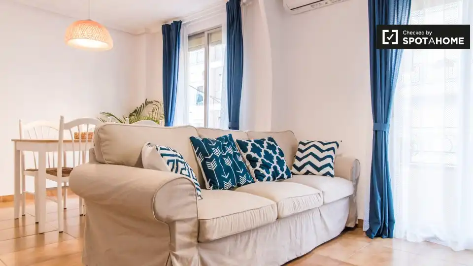 Living room of Flat for rent in Valencia  with Air Conditioner, Heating and Furnished