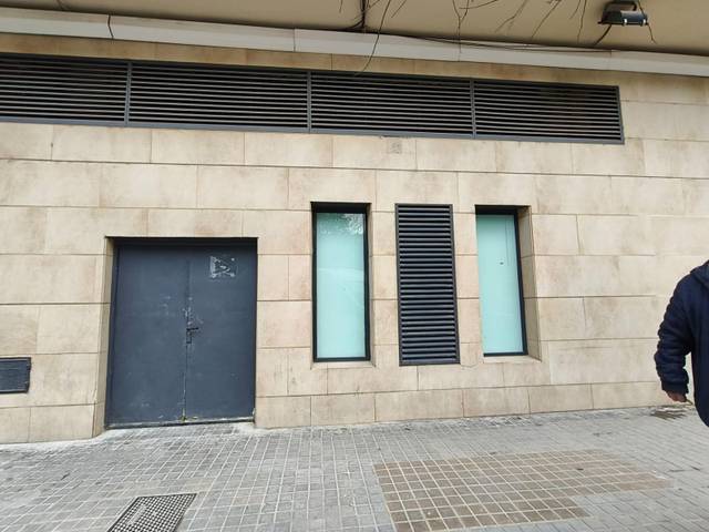 Local comercial en Alquiler en Torrefiel
