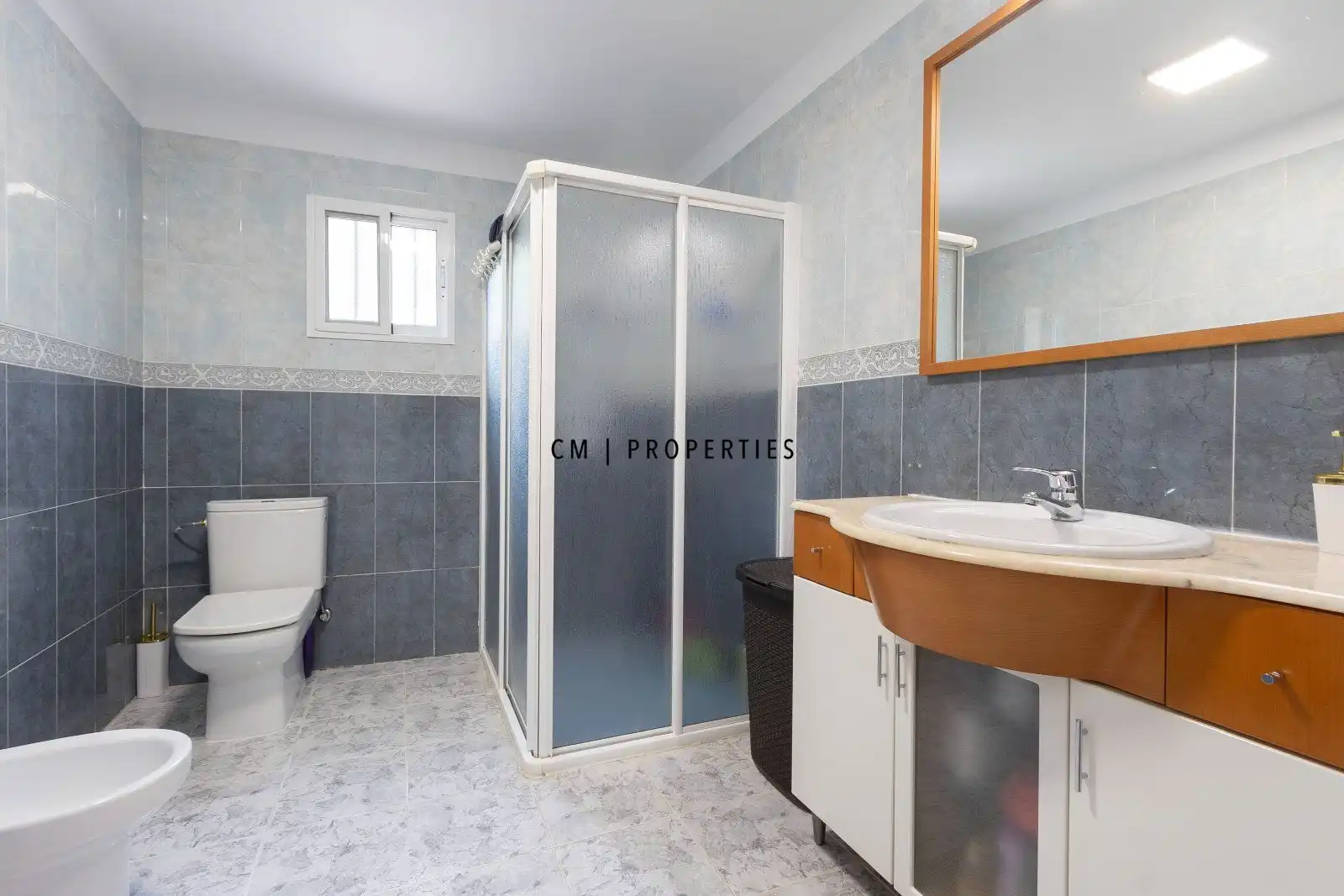 Bathroom of Houses for sale in Chiva  with Air Conditioner, Heating and Terrace