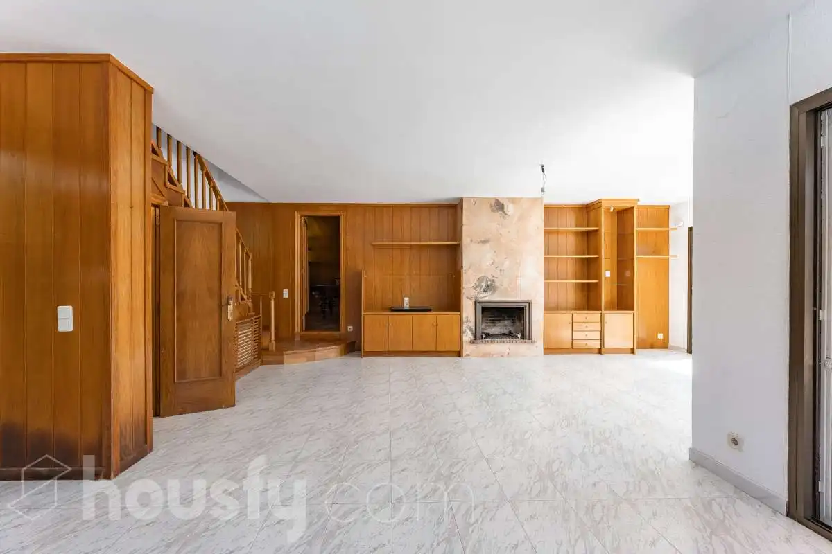 Casa amb piscina en venda a Avinguda de la Llum ., imagen 5