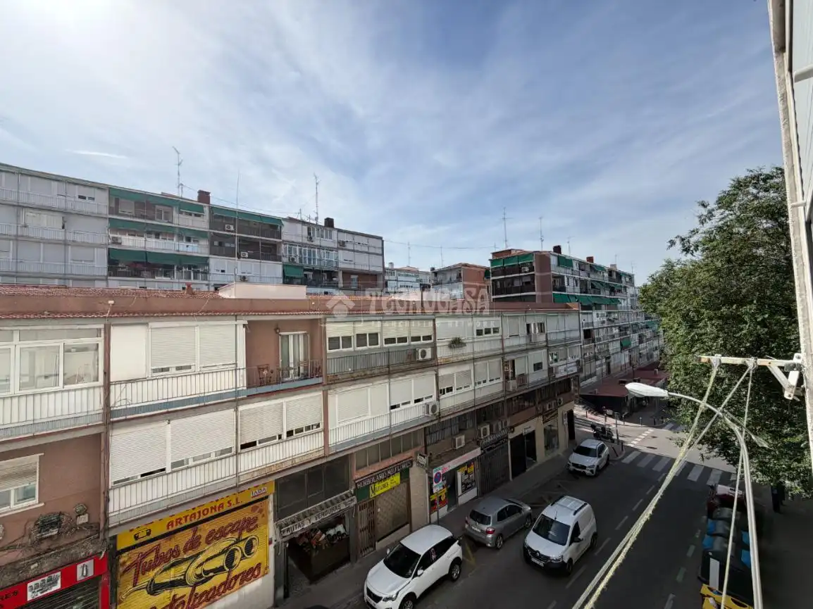 Außenansicht von Wohnung zum Verkauf in Madrid mit Heizung, Parkett und Möbliert
