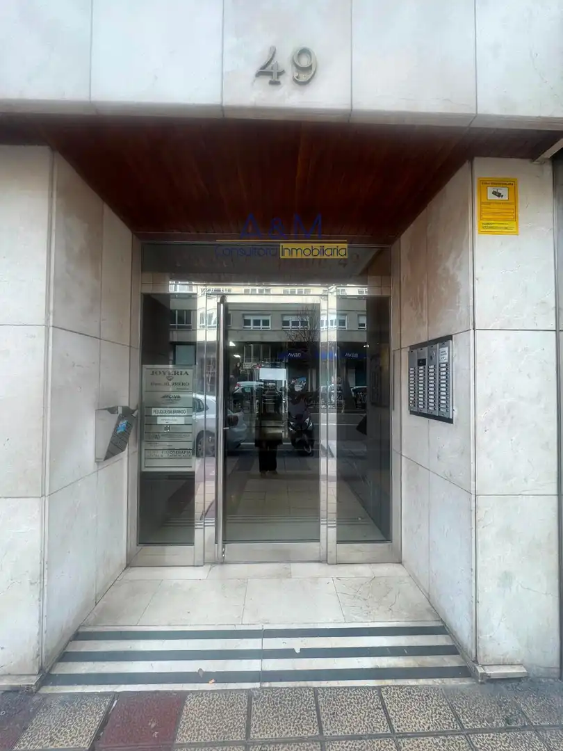 Office space with lift to rent in Puente Colgante