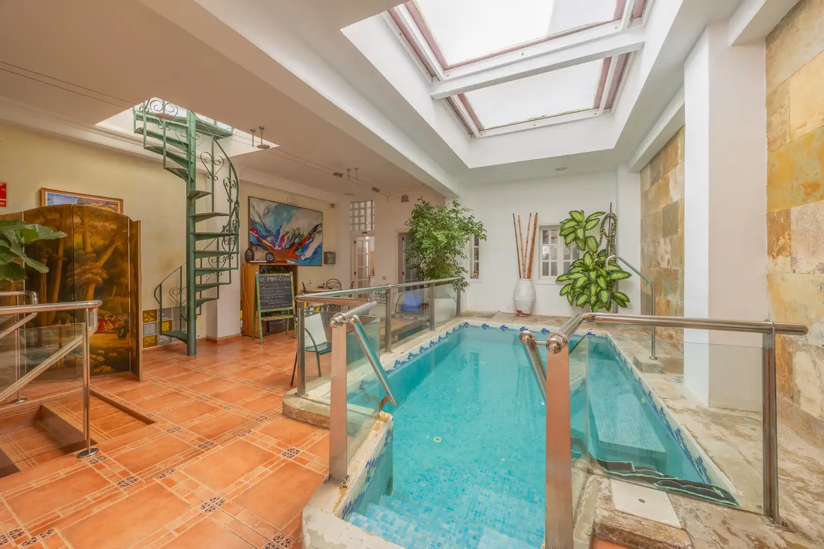 Piscina de Local en traspaso en Telde con Alarma