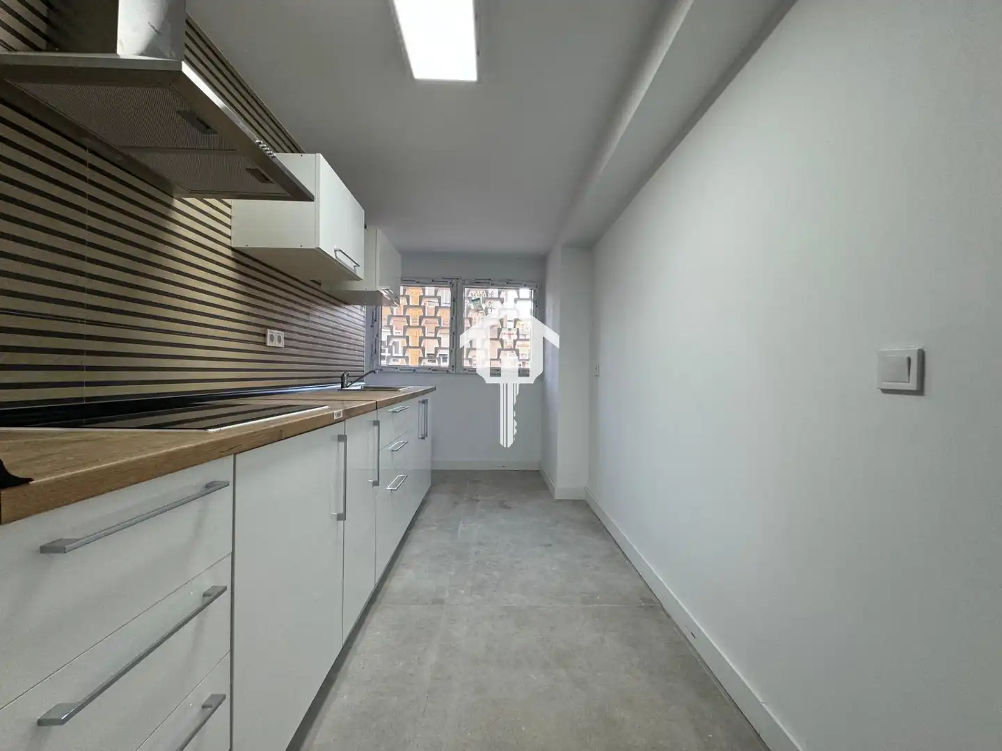 Küche von Wohnung zum Verkauf in Alicante / Alacant mit Privatgarten und Terrasse