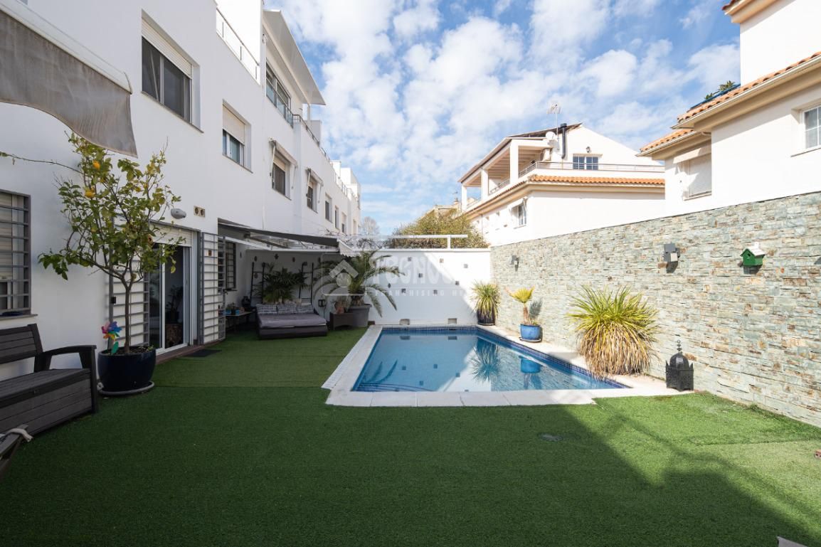 Swimming pool of Single-family semi-detached for sale in Armilla  with Air Conditioner, Heating and Terrace
