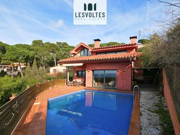 House with pool for sale in D'Alexandre Cortada