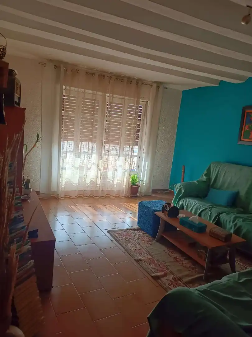 Sala d'estar de Casa o xalet en venda en Venta del Moro amb Terrassa, Traster i Moblat