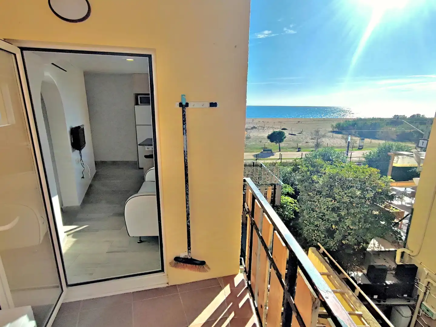 Mini appartamento con terrazza in affitto a Avinguda Maresme, imagen 5