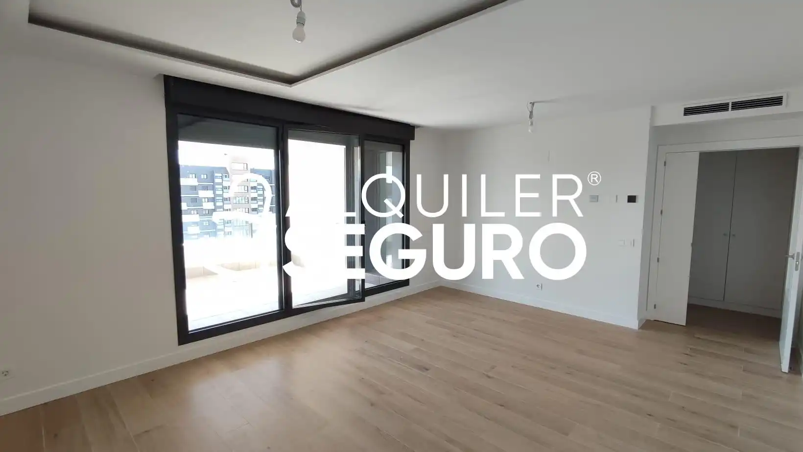 Living room of Flat for rent in Tres Cantos  with Air Conditioner, Heating and Terrace