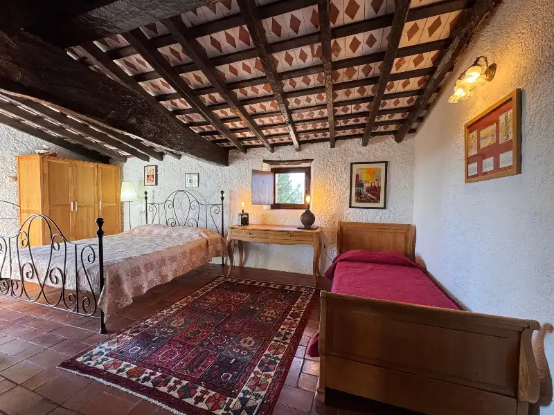 Habitación de Finca rústica en venta en Ullastret con Aire acondicionado, Calefacción y Jardín privado