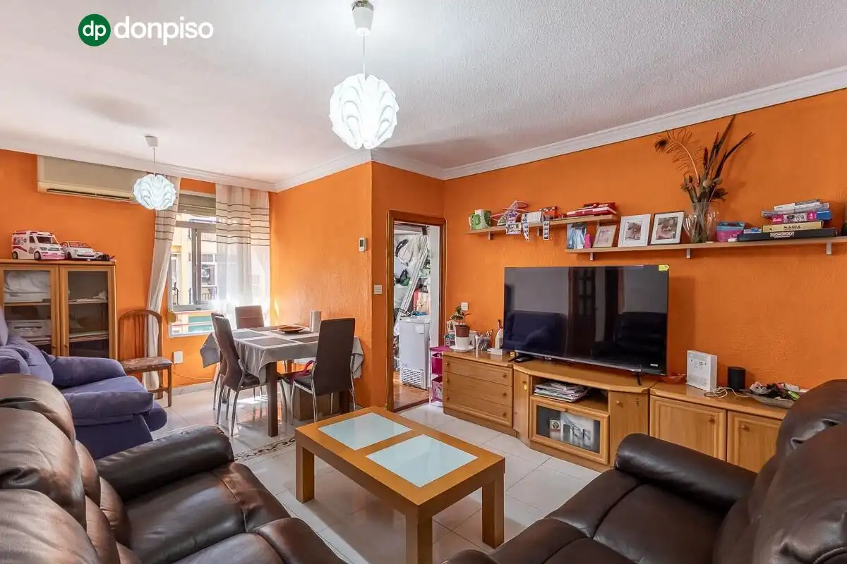 Sala de estar de Piso en venta en Granada con Alarma