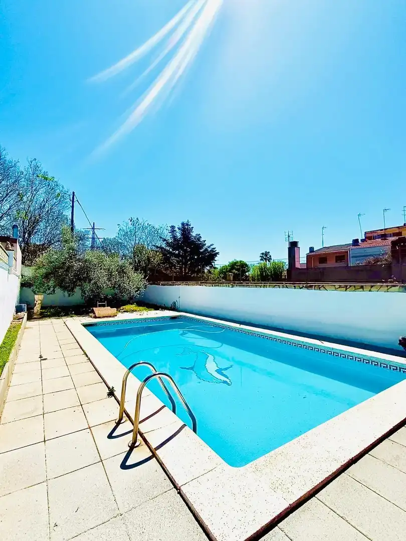Piscina de Casa adosada en venta en Valls con Aire acondicionado, Calefacción y Jardín privado