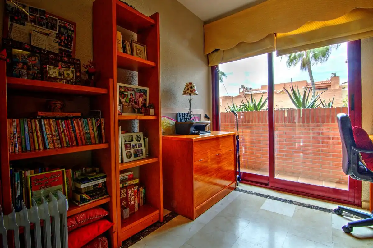 Casa aparellada amb terrassa en venda a Carrer de la Boga, imagen 20